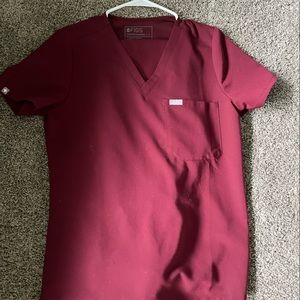 Small Catarina one-pocket scrub top- burgundy